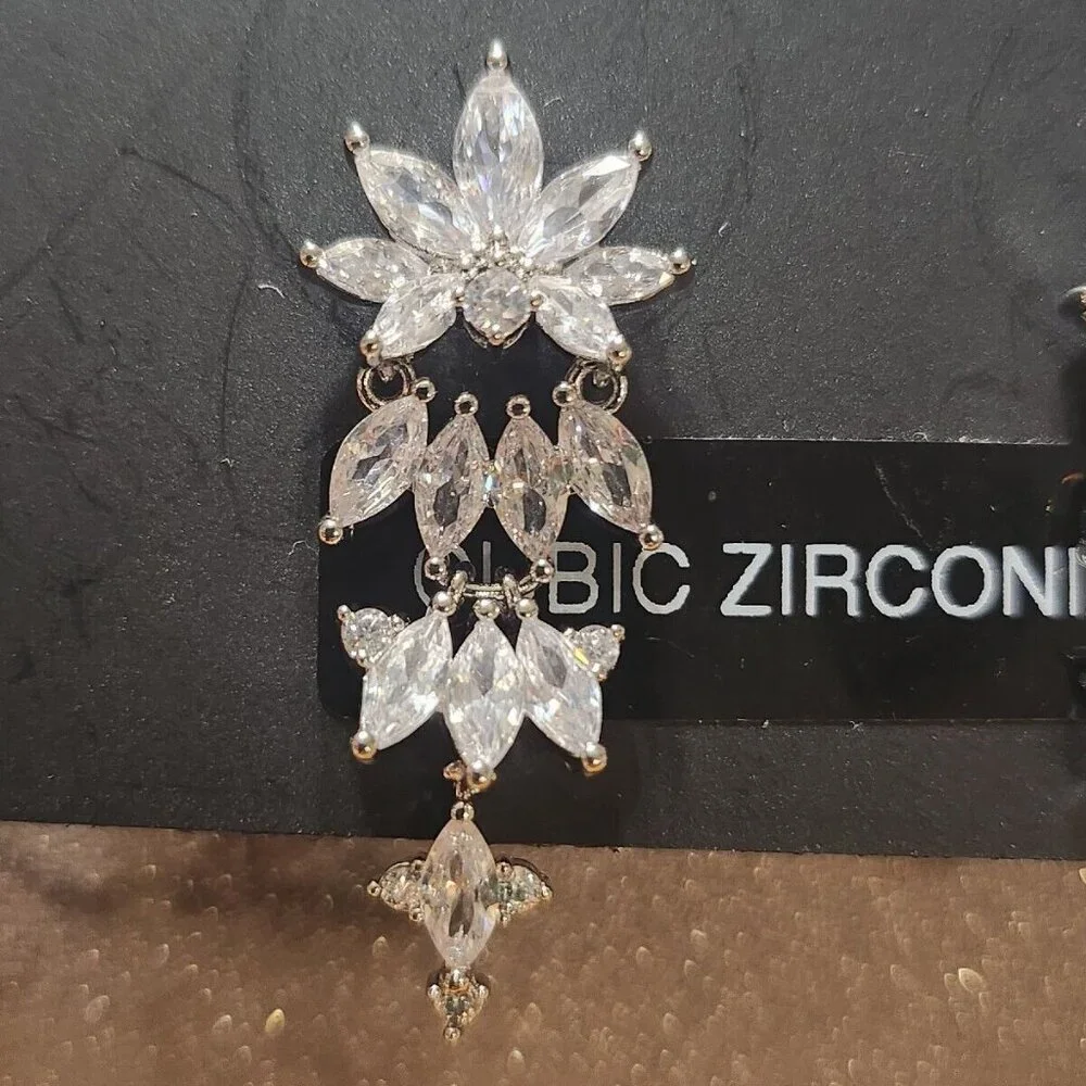 VERA WANG Vintage Silver Clear CZ Stone Linear Earrings**NEW! - Picture 2 of 2